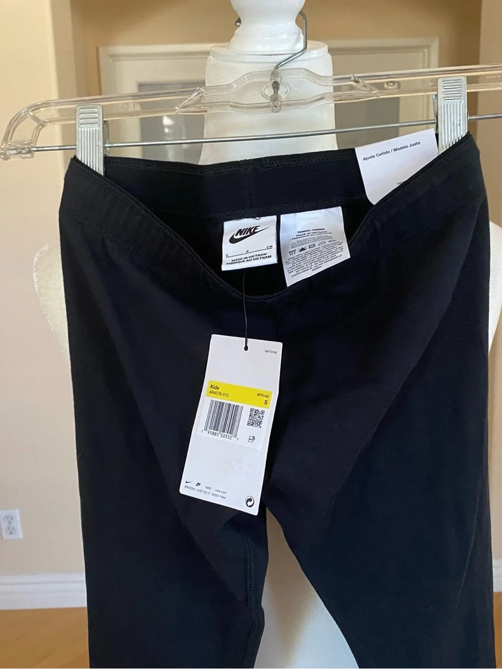 NWT Nike Kids Tight Fit Black Leggings with White Swoosh